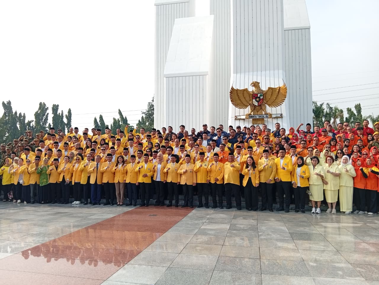 Bahlil Lahadalia Pimpin Ziarah ke Makam Tokoh Golkar di TMP Kalibata